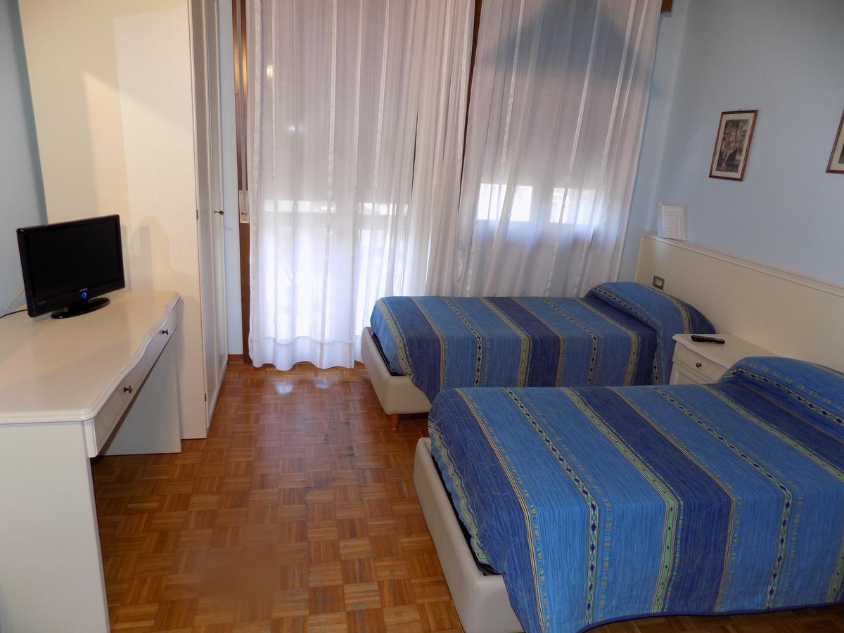 Hotel Udinese Da Aldo 耶索洛 外观 照片